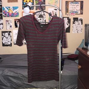 V-neck striped tee